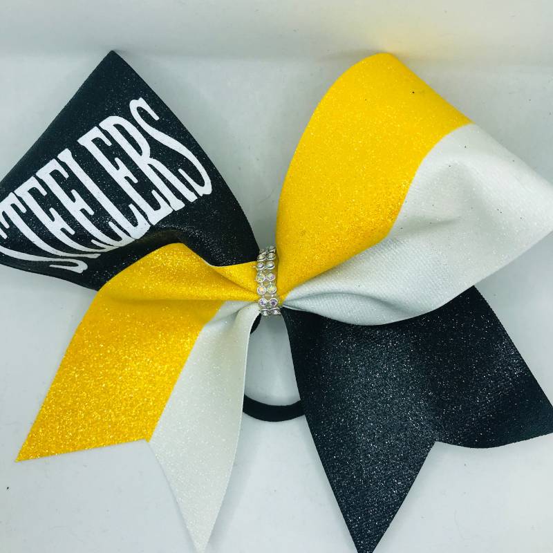 Benutzerdefinierte Glitzerschleife - Schwarz Sportlich Gelb Weiß Mit Teamname in Schwarzem Glitzer, Band Oder Strasssteinmitte von BlingItOnCheerBowz