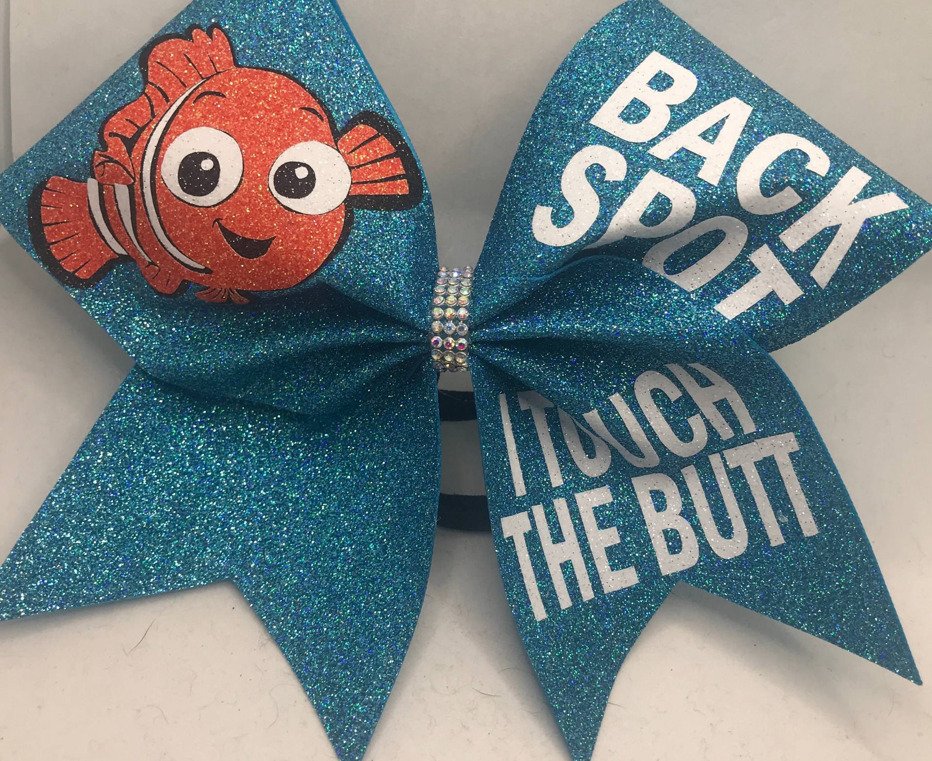Cheer Bow Back Spot I Touch The Butt - Stuntgruppe Jubelbögen Jede Farbe Glitzer Von Blingitoncheerbowz Cheer Bow Back Spot I Touch The Butt - Stuntgruppe Jubelbögen Jede Farbe Glitzer Von Blingitoncheerbowz von BlingItOnCheerBowz