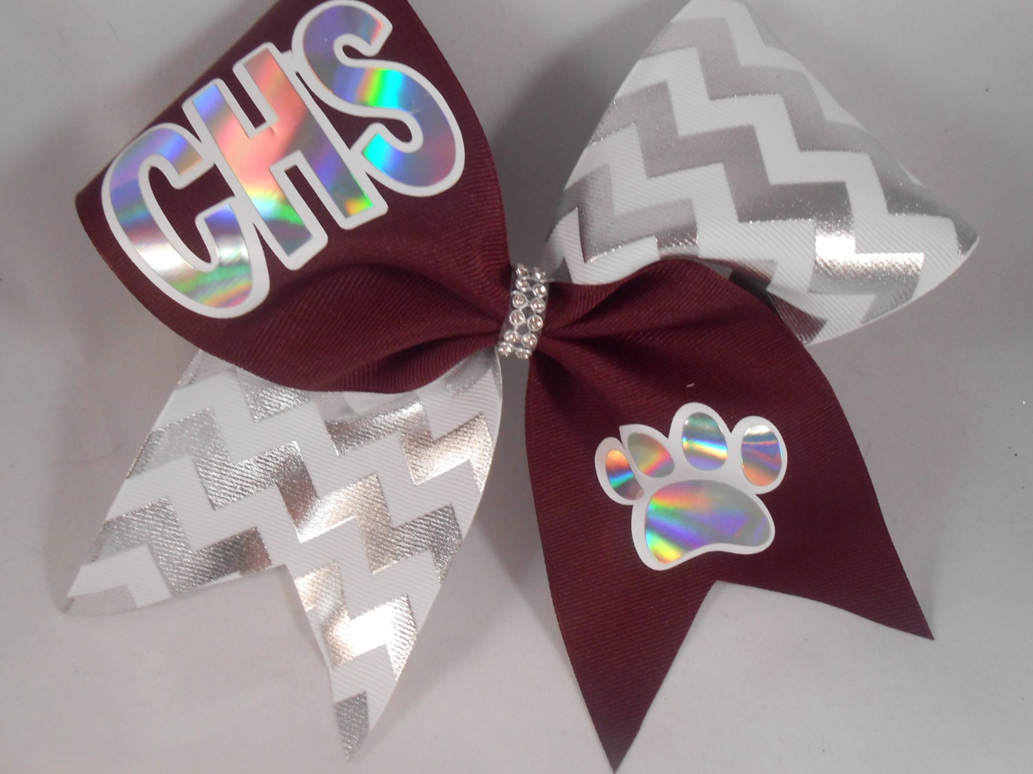 Cheer Bow Custom Your School Und Mascot Team Bows By Blingitoncheerbowz Maroon Silber Weiß Chevron Cheer Bow Custom Your School Und Mascot Team Bows By Blingitoncheerbowz Maroon Silber Weiß Chevron von BlingItOnCheerBowz