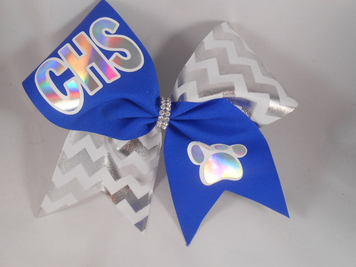 Cheer Bow Custom Your School & Mascot Team Bows By Blingitoncheerbowz Royal Electric Blau Silber Weiß Chevron Blingitoncheerbowz Cheer Bow Custom Your School & Mascot Team Bows By Blingitoncheerbowz Royal Electric Blau Silber Weiß Chevron Blingitoncheerbowz von BlingItOnCheerBowz