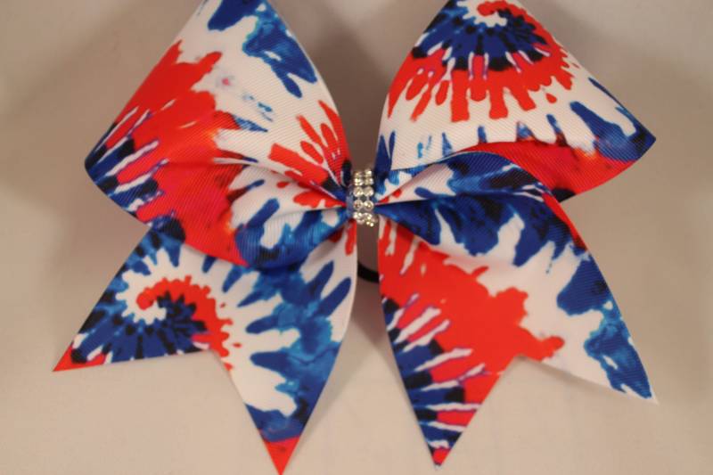 Cheer Bow Rot Weiß Blau Tie Dye Mit Strass in Der Mitte By Blingitoncheerbowz 4 Cheer Bow Rot Weiß Blau Tie Dye Mit Strass in Der Mitte By Blingitoncheerbowz 4 von BlingItOnCheerBowz