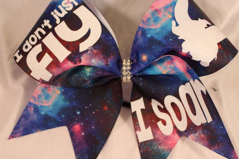 Flieger Schleife I Don't Just Fly Fliege Mit Strass in Der Mitte Schleifen Von Blingitoncheerbowz Blingitoncheerbowz Flieger Schleife I Don't Just Fly Fliege Mit Strass in Der Mitte Schleifen Von Blingitoncheerbowz Blingitoncheerbowz von BlingItOnCheerBowz