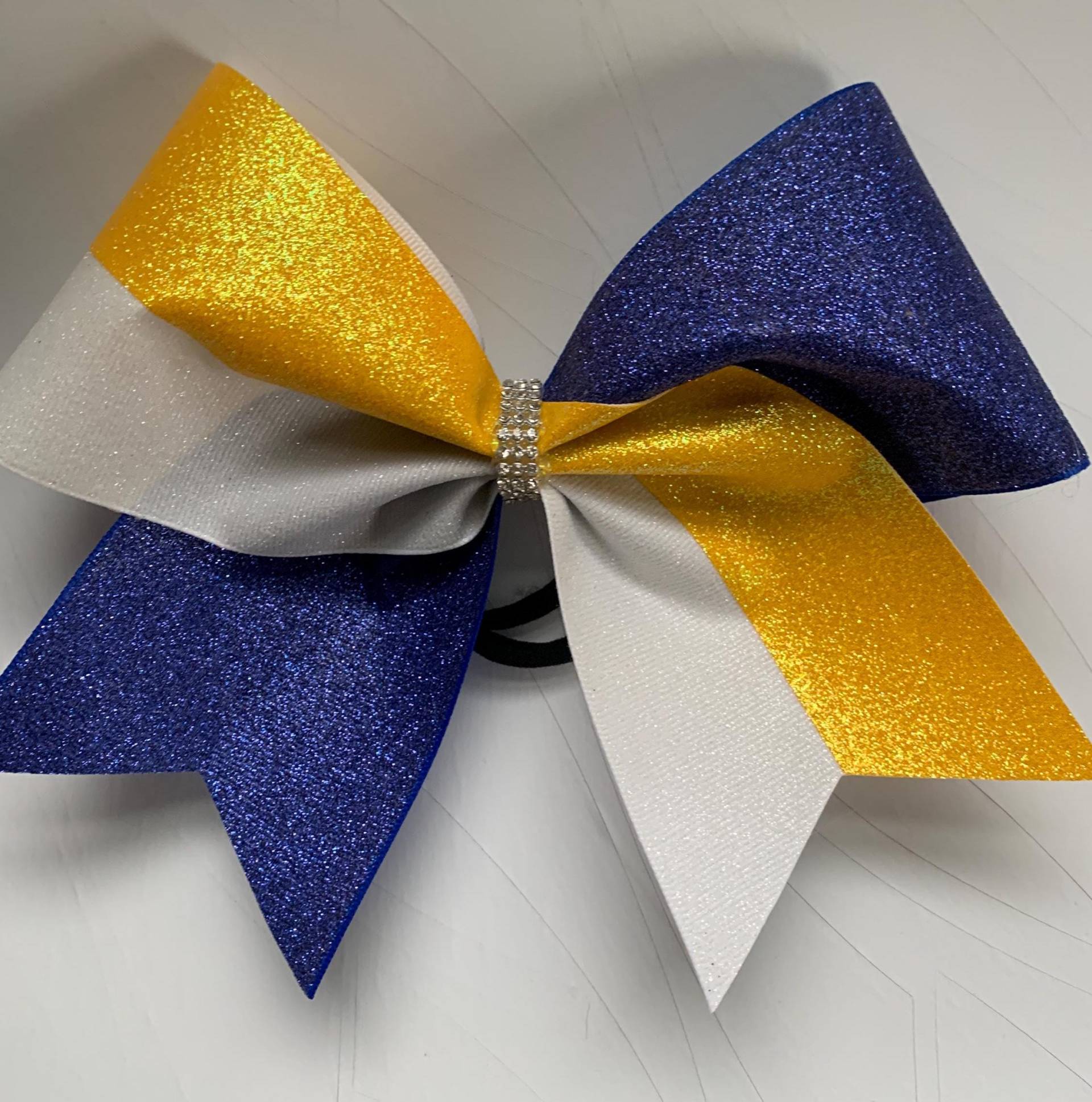 Glitzer Cheer Schleife Royal Blau Narzisse Gelb Weiß Von Blingitoncheerbowz Team Glitter Bows Glitzer Cheer Schleife Royal Blau Narzisse Gelb Weiß Von Blingitoncheerbowz Team Glitter Bows von BlingItOnCheerBowz