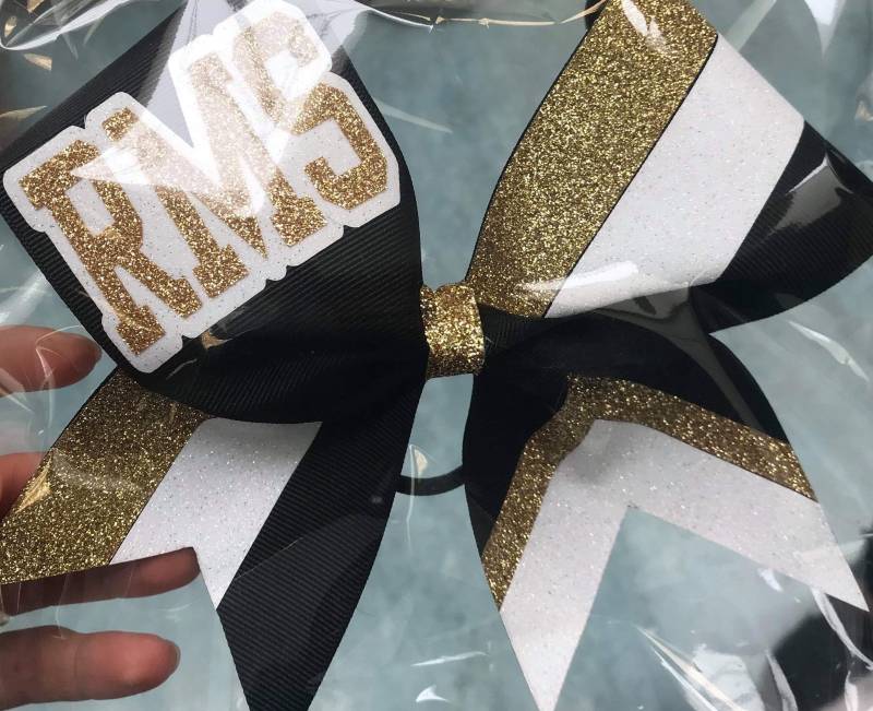 Jubelschleife in Ihren Farben - Nur Für Ihr Schulteam Buchstaben/Farben Team Von Blingitoncheerbowz Jubelschleife in Ihren Farben - Nur Für Ihr Schulteam Buchstaben/Farben Team Von Blingitoncheerbowz von BlingItOnCheerBowz