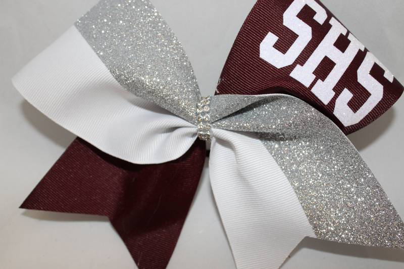 Maroon Schleife Ripsband/Silber Glitter Von Blingitoncheerbowz Blingitoncheerbowz Maroon Schleife Ripsband/Silber Glitter Von Blingitoncheerbowz Blingitoncheerbowz von BlingItOnCheerBowz
