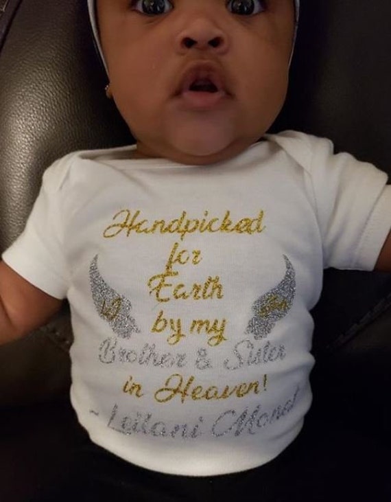Rainbow Baby - Handverlesen Für Die Erde Von Meinem Bruder Oder Schwester Geschwister Bling Shirt von BlingOverEverything