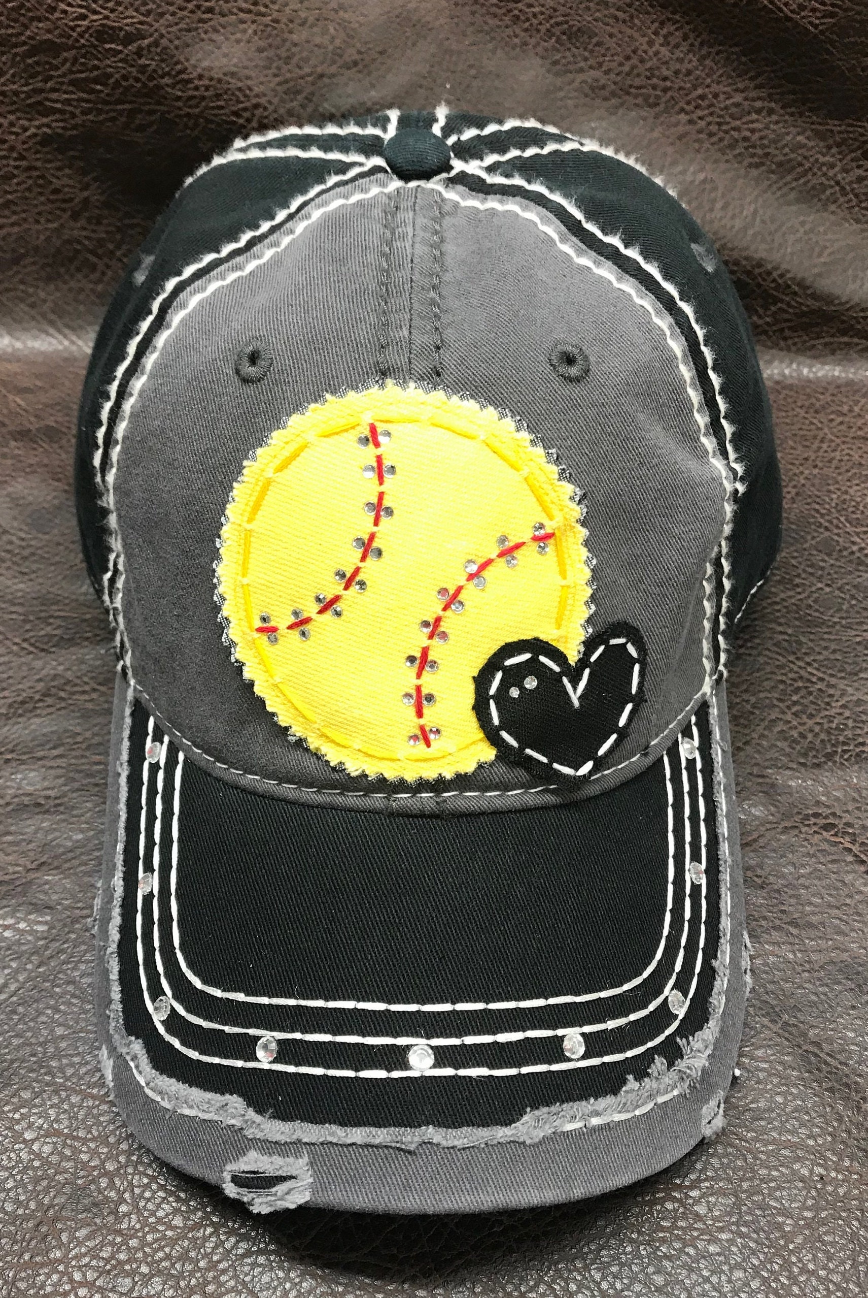 Softball Liebe Distressed Baseball-Hut - Anpassbar Und Personalisiert Mit Mama Tante Grammy Nana Schwester Coach Team-Hut von BlingirlSpirit