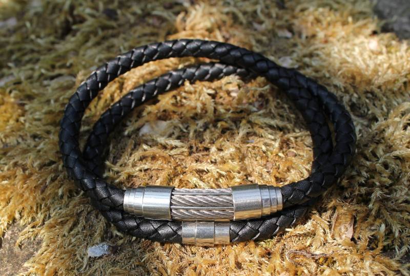 Auffällige Lederhalskette in Schwarz Mit Magnetverschluss ; Handgefertigt Und Unisex Auffällige Lederhalskette in Schwarz Mit Magnetverschluss ; Handgefertigt Und Unisex von BlinnDesign