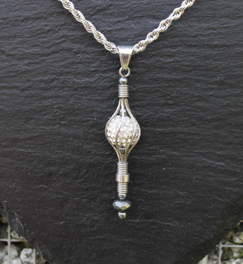 Kettenanhänger Aus Edelstahl Handgefertigt. Kette Mit Magnetverschluss Kettenanhänger Aus Edelstahl Handgefertigt. Kette Mit Magnetverschluss von BlinnDesign