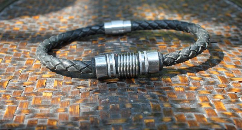 Lederarmband in Schwarz Mit Magnetverschluss Handgefertigt von BlinnDesign