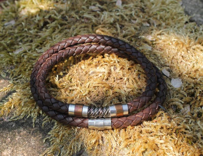 Lederhalskette; Lederhalsband in Braun Handgeferigt Mit Magnetverschluss Lederhalskette; Lederhalsband in Braun Handgeferigt Mit Magnetverschluss von BlinnDesign
