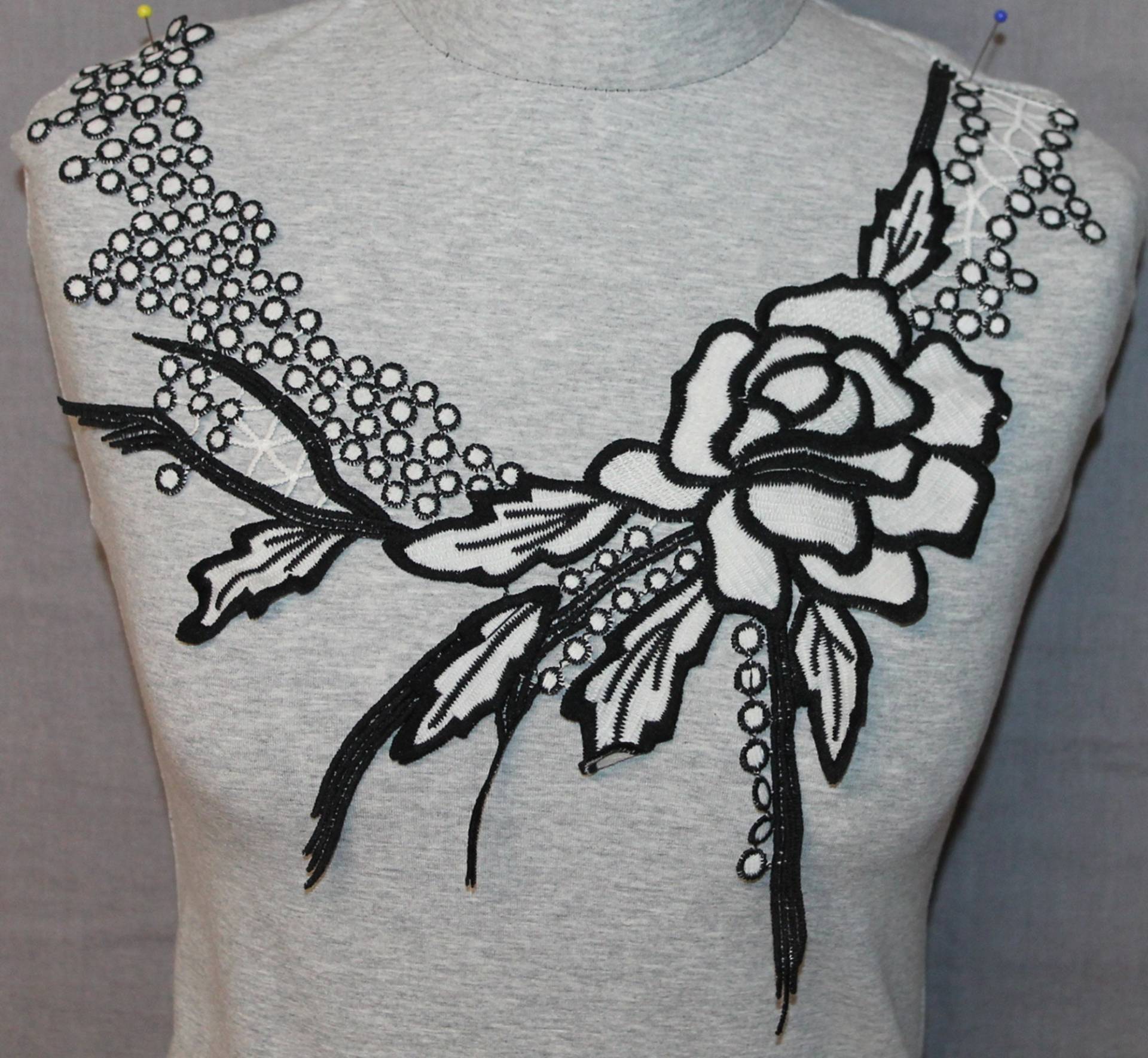 Spitzenkragen - Einsatz, Spitzenbesatz 33x33 cm Polyester Schwarz/Weiß von BlitzIdee24