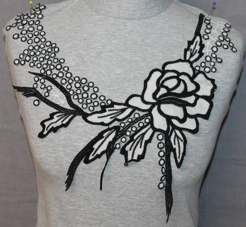 Spitzenkragen - Einsatz, Spitzenbesatz 33x33 cm Polyester Schwarz/Weiß von BlitzIdee24