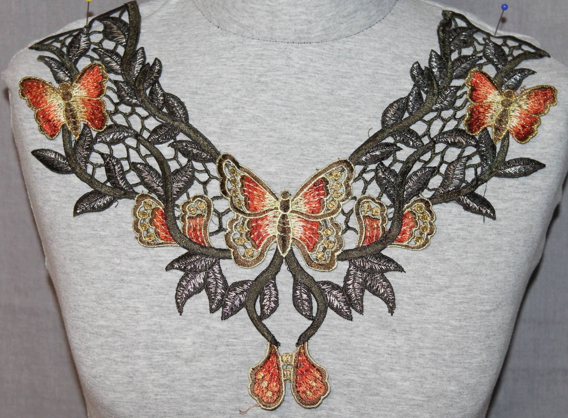 Spitzenkragen- Einsatz, Spitzenbesatz - 36x26 cm Polyester Schmetterling Orange von BlitzIdee24