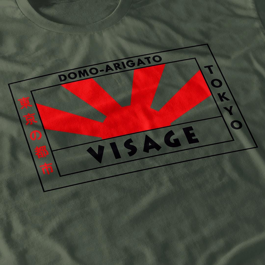 Domo Arigatovisage Tokyo T-Shirt - Japanisch Inspiriertes Grafik-T-Shirt von Blockbustees