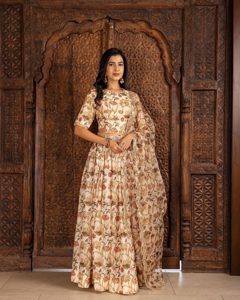 Lehenga Choli Chanderi Floral Print Gota Patti & Zari Stickerei Handarbeit Designer Party Wear Indisch Hochzeitsmode Brautmode Set von BlocksbyInaraJaipur