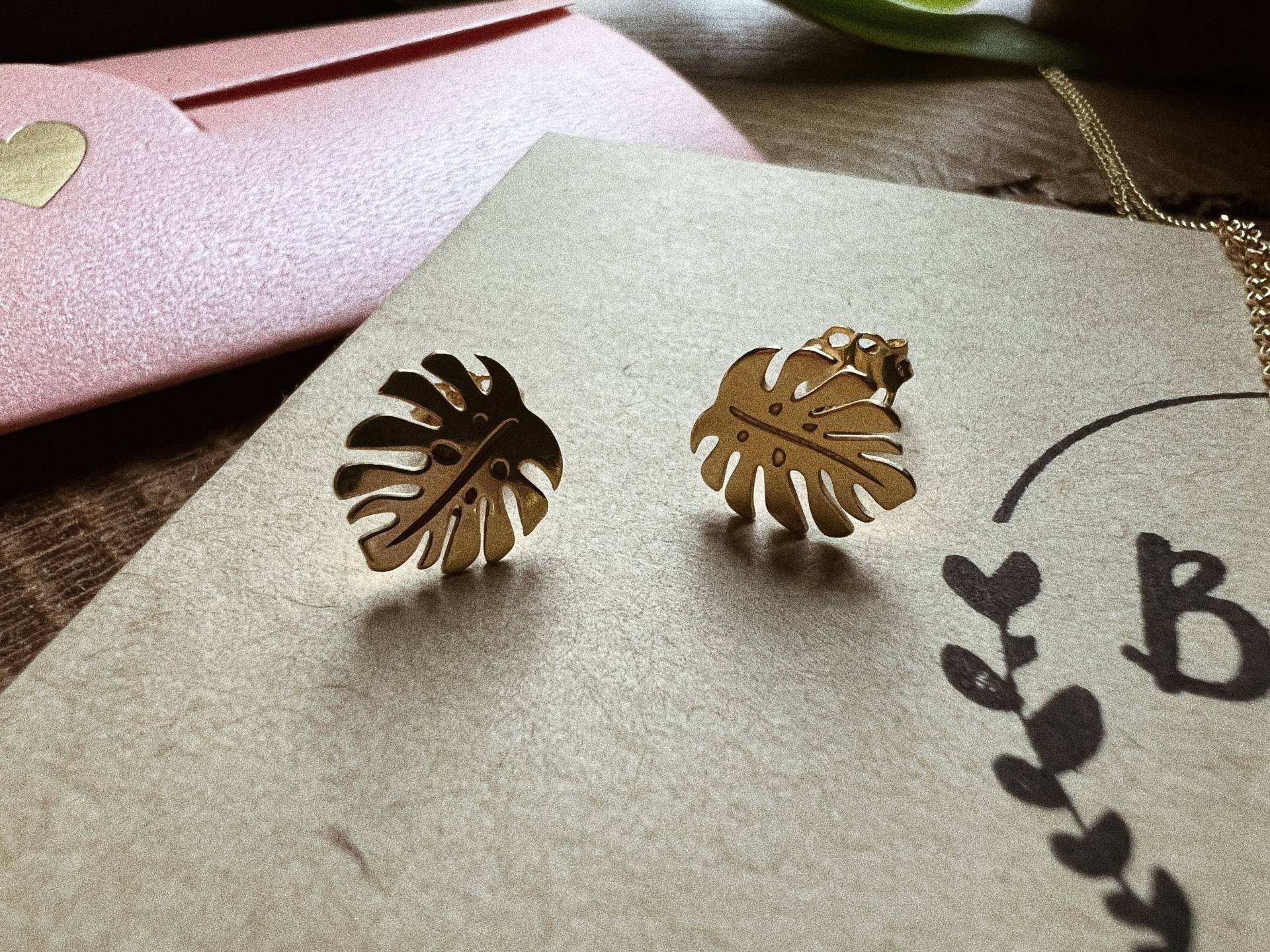 Schöne Monstera Plant Ohrringe Stecker Philodendron Silber Vergoldet 14K Schöne Monstera Plant Ohrringe Stecker Philodendron Silber Vergoldet 14K von BlondeBerlinshop
