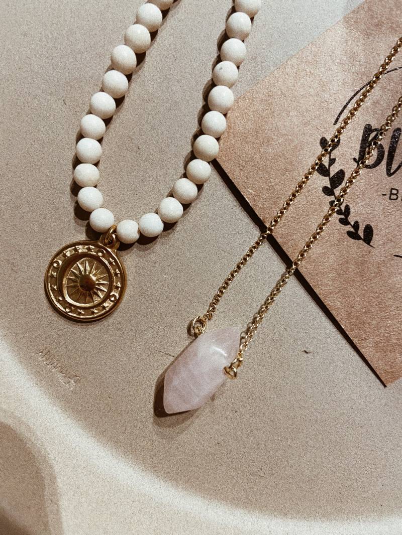Selbstgemachte 14K Halskette Mit Naturstein. Edelstein Quarz in Rosa Oder Bergkristall. Beide Steine Sind Echt | Heilsteine Selbstgemachte 14K Halskette Mit Naturstein. Edelstein Quarz in Rosa Oder Bergkristall. Beide Steine Sind Echt | Heilsteine von BlondeBerlinshop