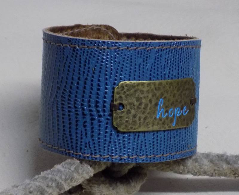 Einfach Ihre Größe Türkis Geprägt Schlangenhaut Druck Breite Lederarmband Mit Hoffnung Metall-Tag von BlondinaBigTruck