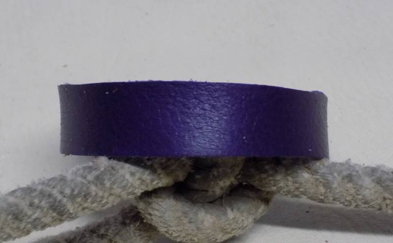 Lila Leder-Armreif von BlondinaBigTruck