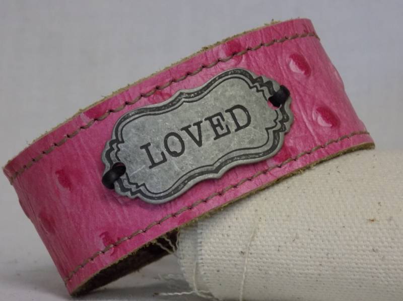 Rosa Lederarmband Mit Lieben Metall-Tag von BlondinaBigTruck