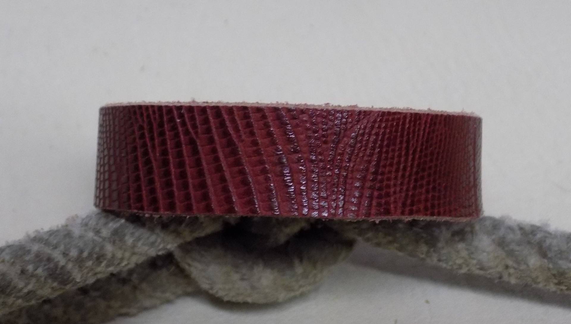 Rot Geprägt Schlangenhaut Druck Leder Armreif von BlondinaBigTruck