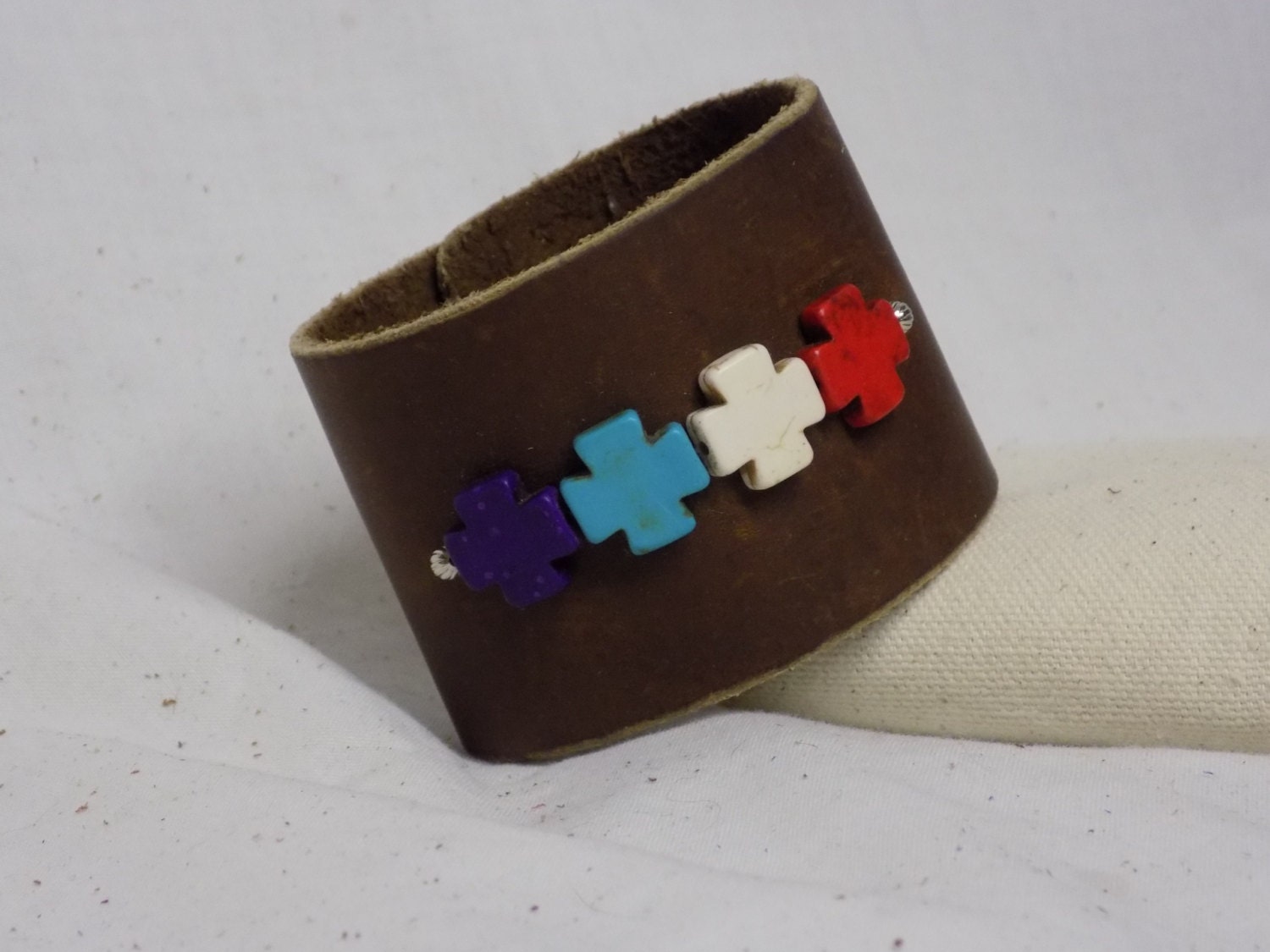 stein Kreuz Lederarmband von BlondinaBigTruck