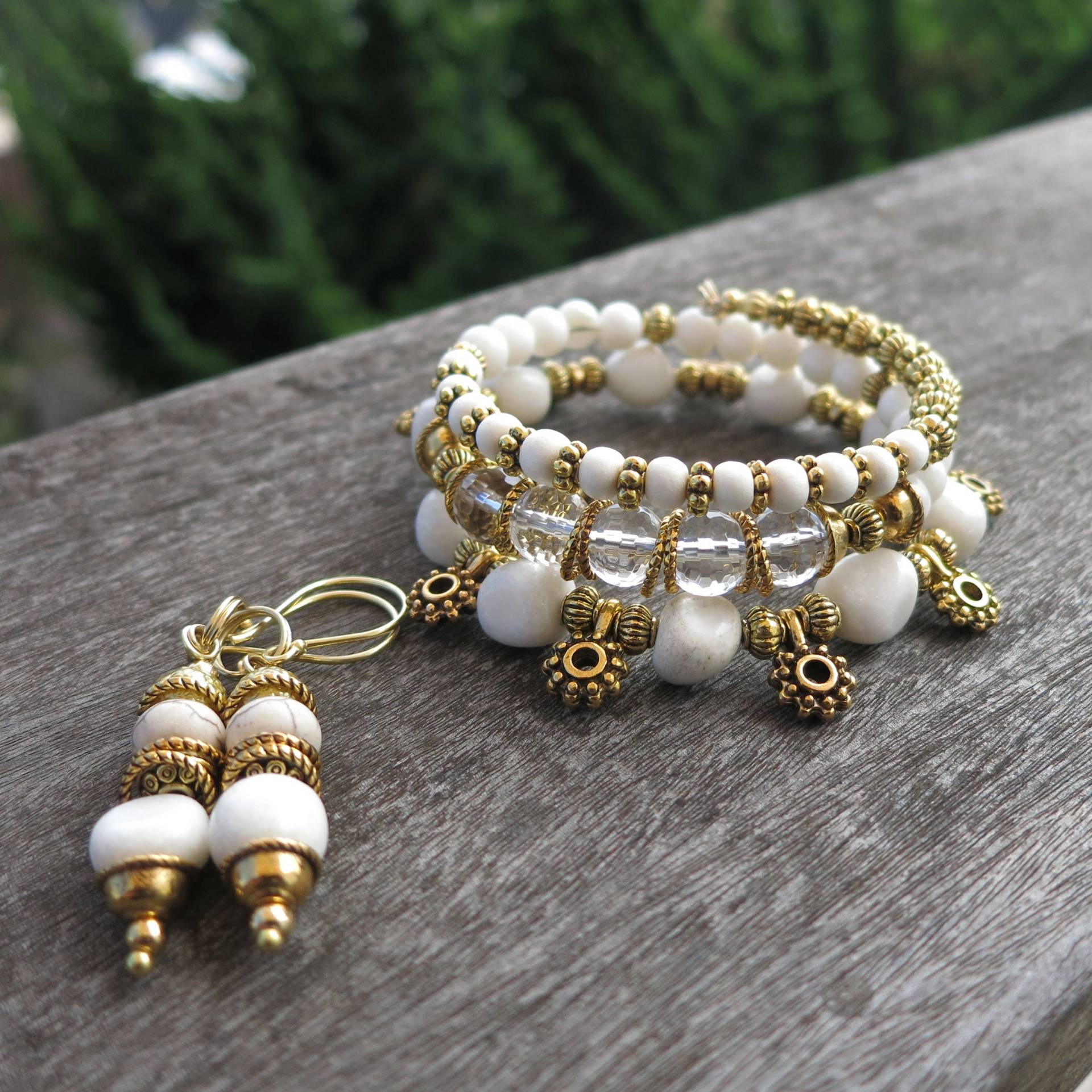 Weiß Goldenes Dreams Memory Wire Armband + Ohrringe - Aus Edelsteinen Und Vergoldeten Perlen von BlooMoonJewelry