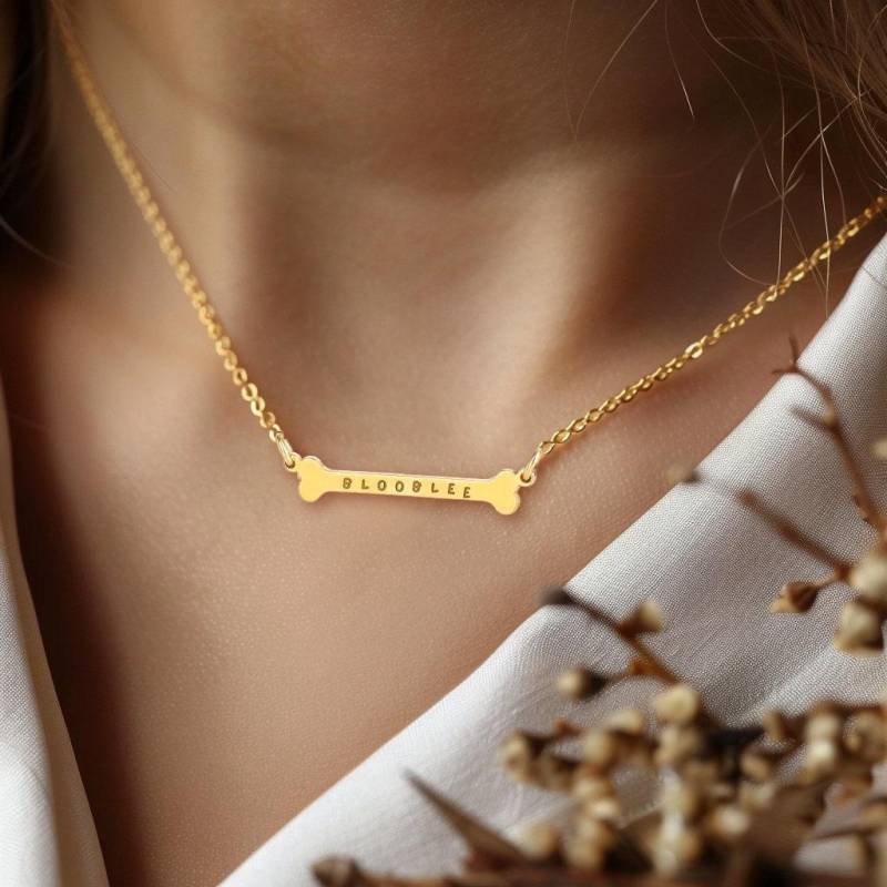 24K Gold Fill Hundeknochen Namenskette Personalisiertes Haustier-Denkmal von BloobleeJewelry
