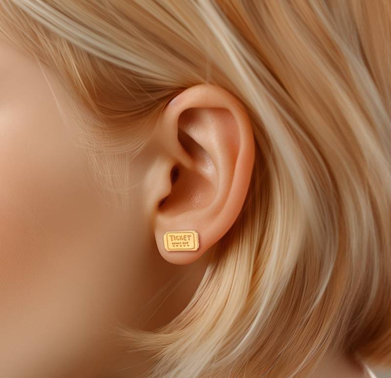 24K Gold Fill Kinokarten Ohrringe Handgemachtes Sterling Silber von BloobleeJewelry