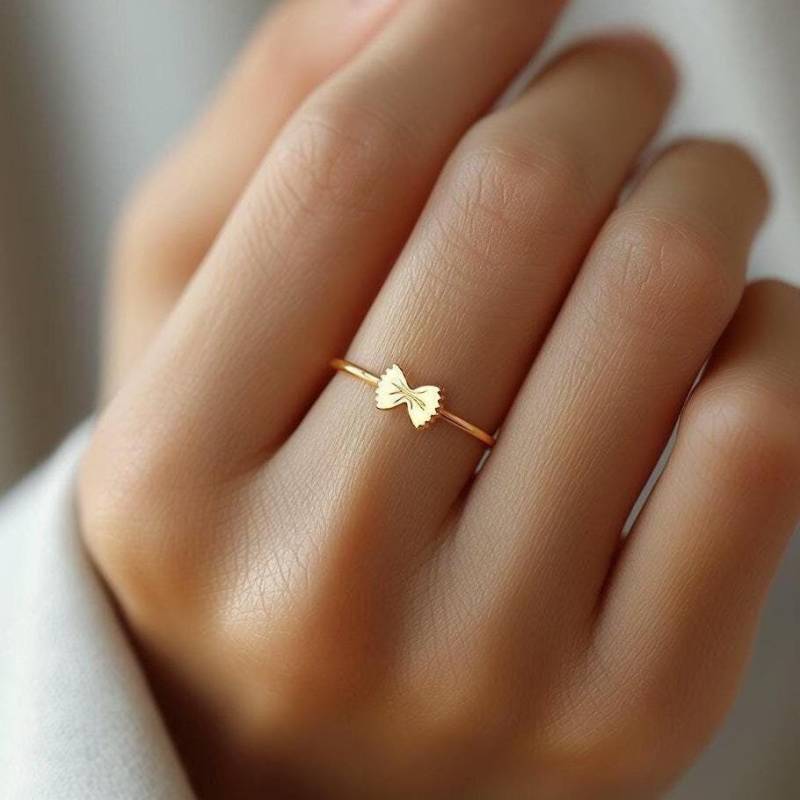 24K Gold Filled Fliege Ring Zierliche Ringschiene von BloobleeJewelry