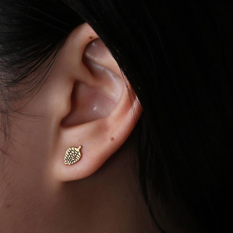 24K Gold Filled Pinecone Ohrstecker Natur Inspirierter Schmuck von BloobleeJewelry