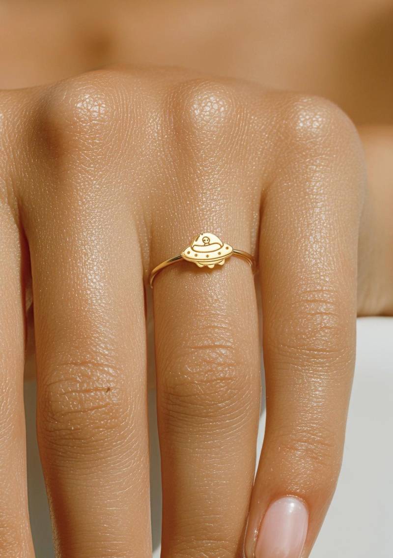 24K Gold Filled Ufo Ring Zierlicher Alien Raumschiff Schmuck von BloobleeJewelry