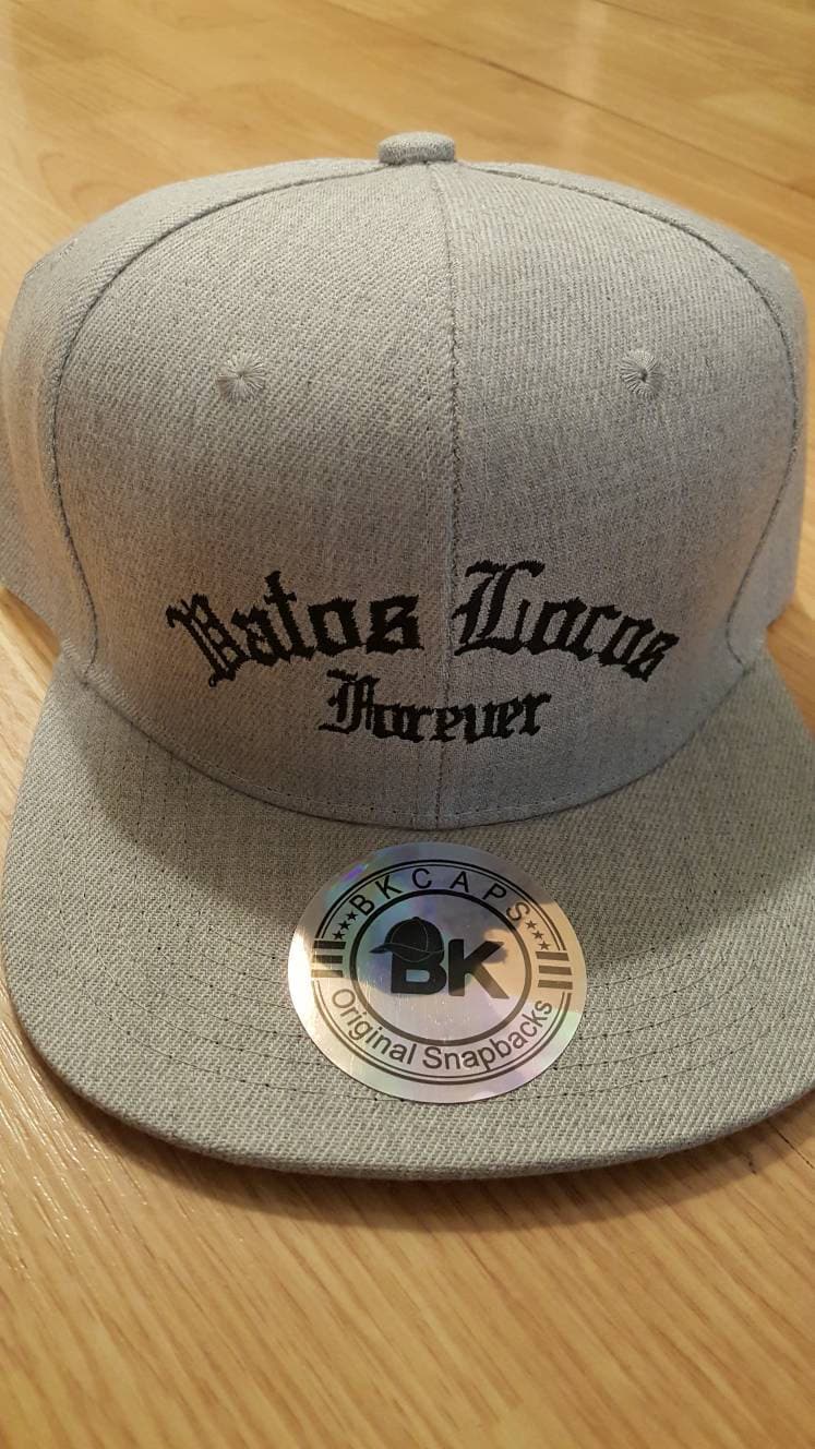 Vatos Locos Forever Snapback von BloodinBloodOutArt