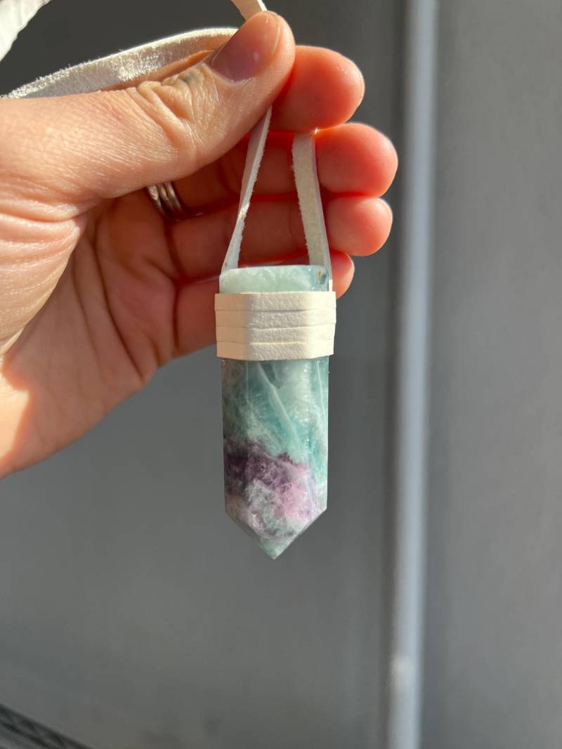 Fluorit Leder Gewickelt Halskette Fluorit Leder Gewickelt Halskette von BloodrootJewels