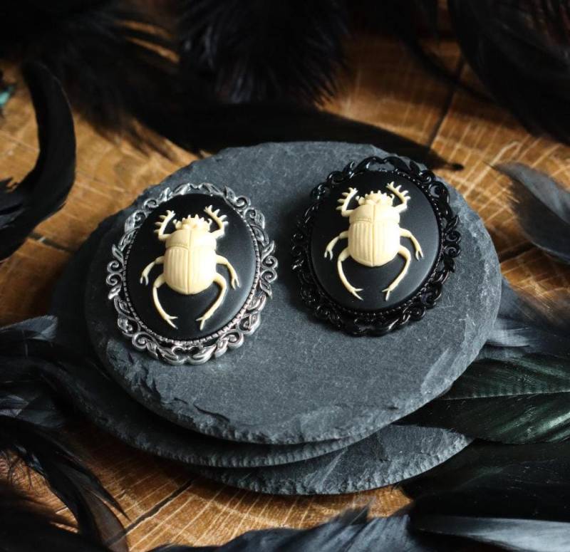 Skarabäus Anhänger Elfenbein Im Ägypten Stil Als Gothic Kette Und Cosplay Schmuck Für Kostüm Convention von BloodyBrilliants