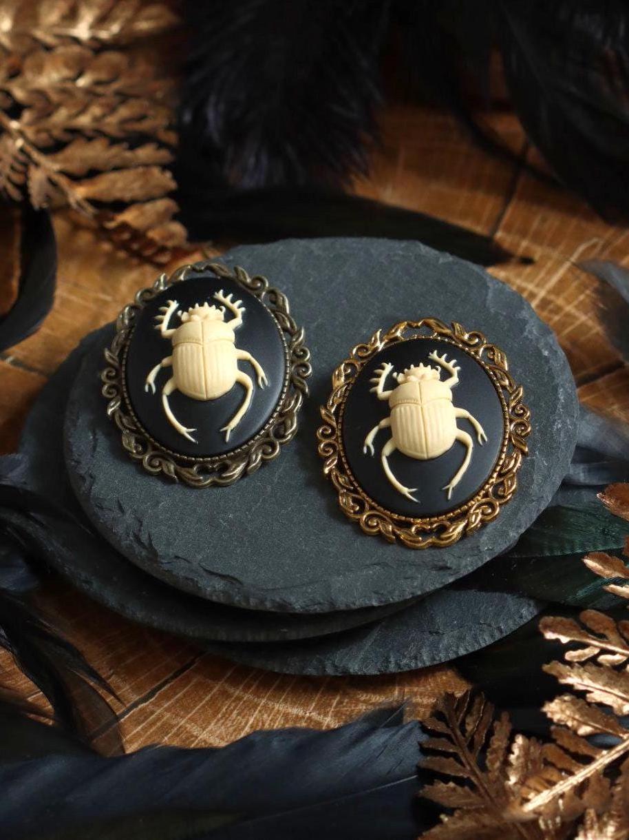 Skarabäus Brosche Im Ägypten Stil Als Cosplay Schmuck Und Larp Accessoire Für Kostüm Convention Skarabäus Brosche Im Ägypten Stil Als Cosplay Schmuck Und Larp Accessoire Für Kostüm Convention von BloodyBrilliants
