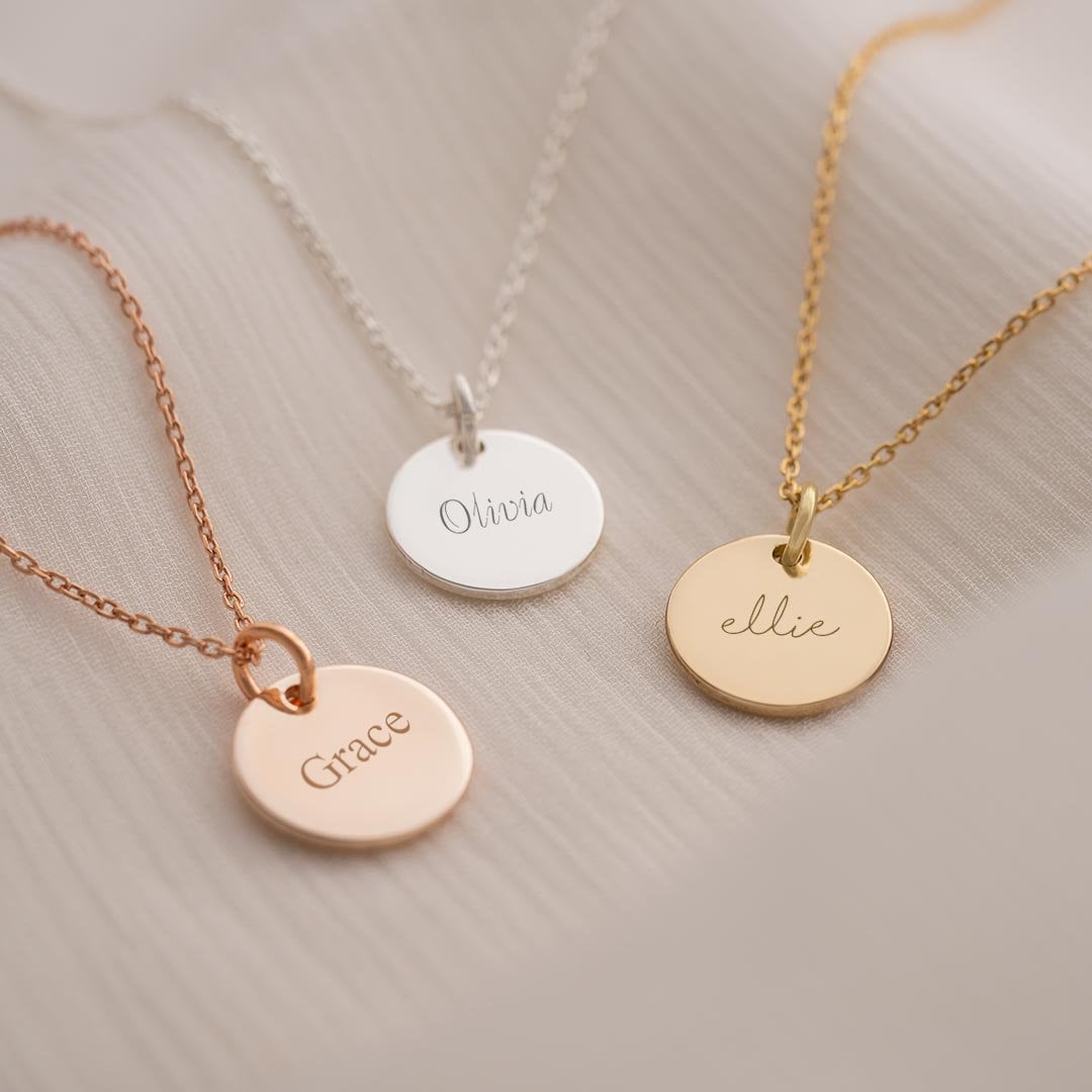 Personalisierte Halskette Mit Namensanhänger Gravierter Schmuck Geschenk Für Sie Hochzeitsgeschenk Bloom Boutique von BloomBoutiqueUK