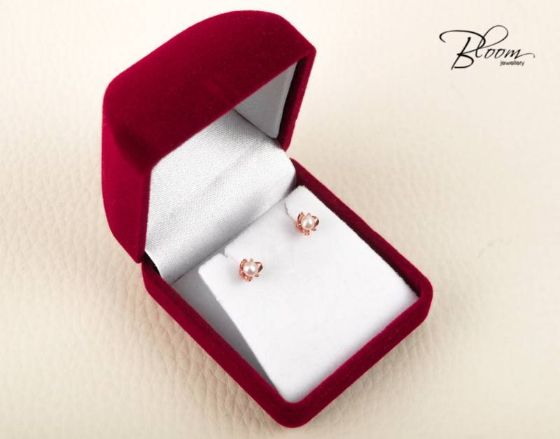 Hochzeit Perlen Ohrringe 14K Rose Gold Blume Ohrstecker Bloomdiamonds von BloomDiamonds