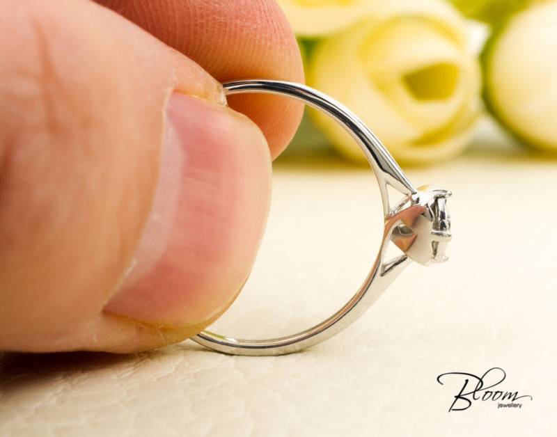 Kathedrale Verlobungsring Naturdiamant 18K Weißgold Bloomdiamonds von BloomDiamonds