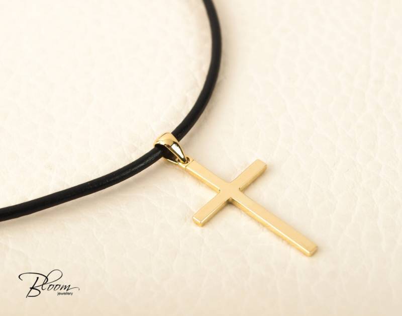 Kreuz Anhänger in Gold Für Männer An Einer Schwarzen Lederschnur Taufe Geschenk Unisex Bloomdiamonds von BloomDiamonds