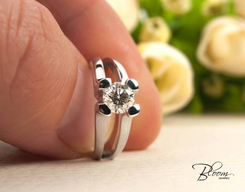 Massiver Diamant Solitär Ring 18K Weißgold Bloomdiamonds von BloomDiamonds