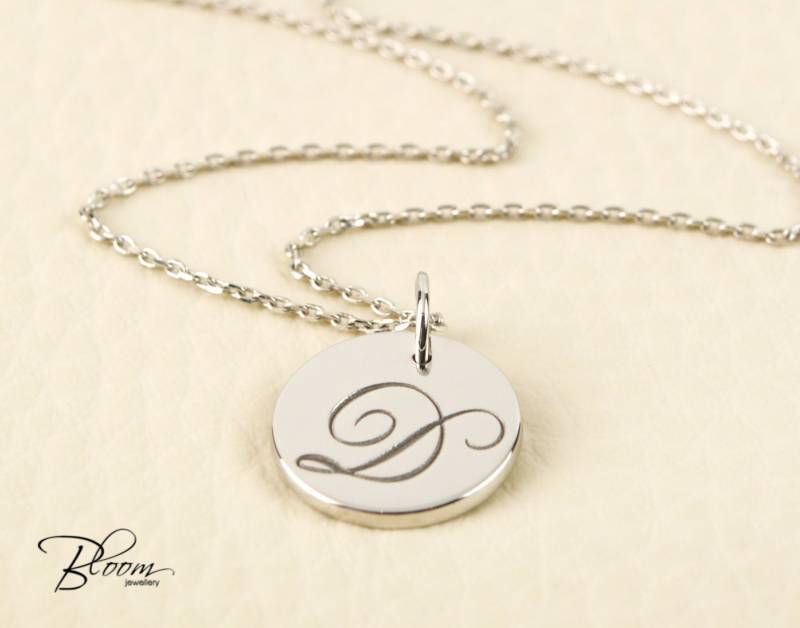 Monogramm Disc Halskette 14K Solid Gold Personalisierte Schmuck Bloomdiamonds von BloomDiamonds