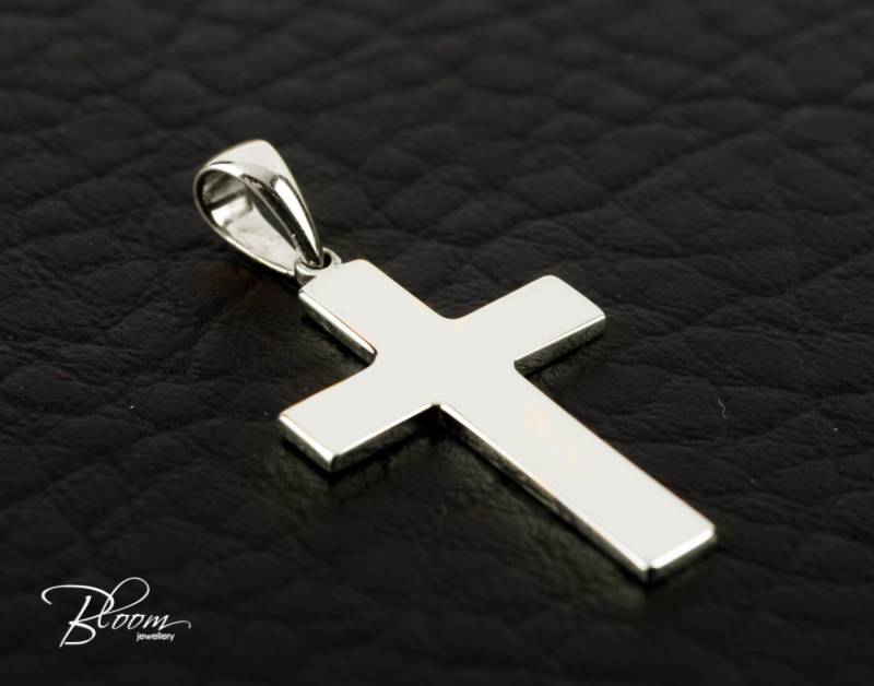 Schlichte Weißgold Kreuz Anhänger Personalisierte Halskette Solid Gold 14K Taufe Bloomdiamonds von BloomDiamonds
