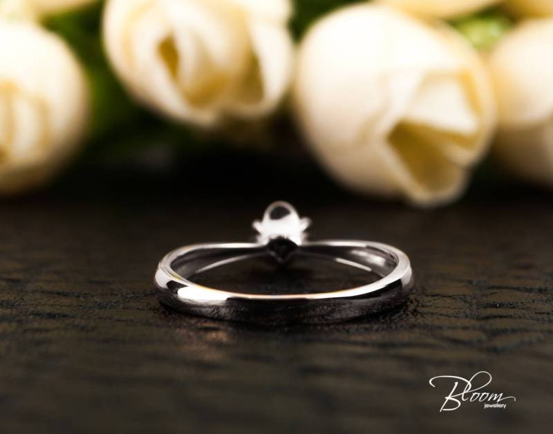 Zarte Perle Ring 14K Weißgold Natürliche Süßwasser Solitär Blume Bloomdiamonds von BloomDiamonds