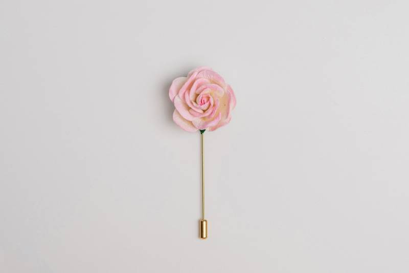 Elegante Hellrosa Ombre Rose Anstecknadel Für Home Partys/Sommer Cocktails Hochzeitszeremonien Geschäftstreffen Familienfeiern von BloomLapelPins