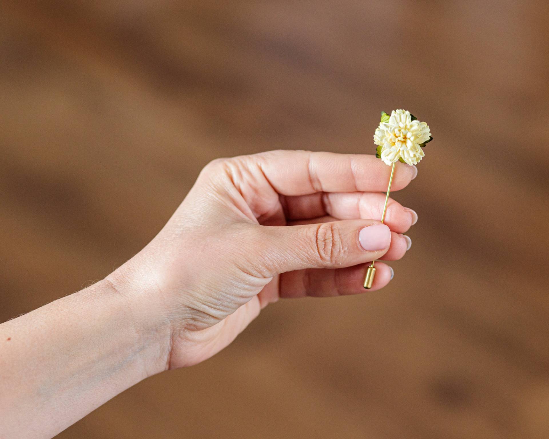 Gelbe Nelke Anstecker - Papier Minimalist Hochzeit Rose Boutonnniere Mit Anstecknadel Brosche Für Kostüm Knopfloch von BloomLapelPins