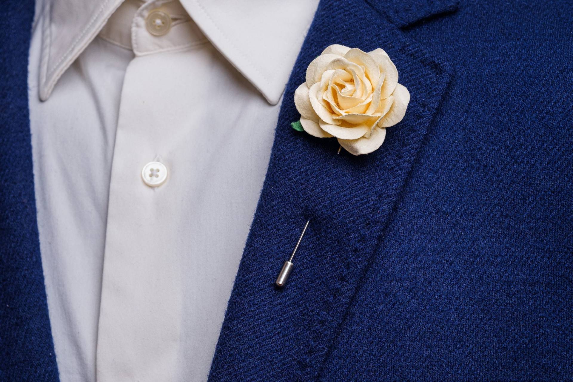 Gentle Rose Metal Stick Pin Aus Papier, Ecru Und Viele Andere Farben Erhältlich, Klobige Revers Blume, Abschlussball Geschenk Für Ihn, Stilvolle von BloomLapelPins