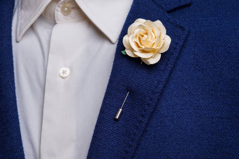 Gentle Rose Metal Stick Pin Aus Papier, Ecru Und Viele Andere Farben Erhältlich, Klobige Revers Blume, Abschlussball Geschenk Für Ihn, Stilvolle von BloomLapelPins