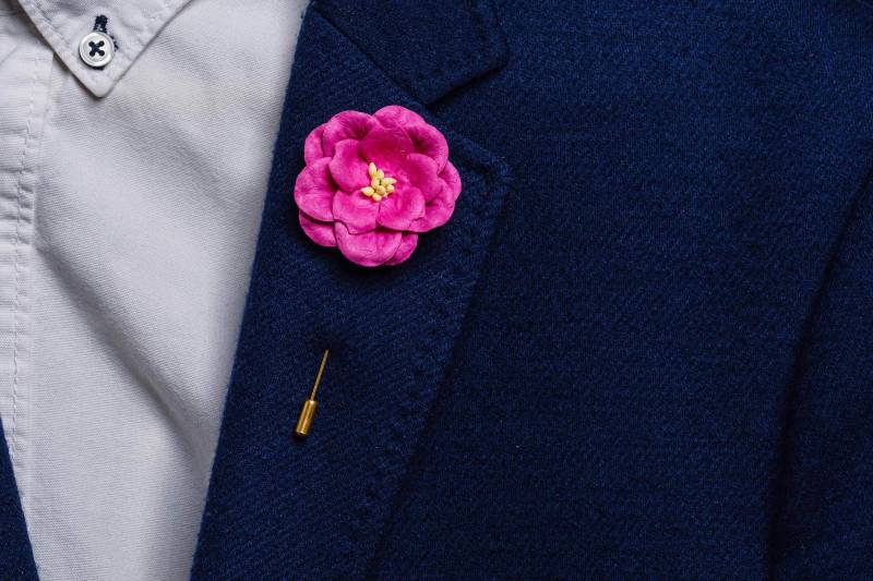 Helle Fuchsie Magnolie Blume Anstecknadel - Reiche Heiße Rosa Hochzeit Boutonniere Kleine Männer Geschenk Unter 20 Helle Fuchsie Magnolie Blume Anstecknadel - Reiche Heiße Rosa Hochzeit Boutonniere Kleine Männer Geschenk Unter 20 von BloomLapelPins